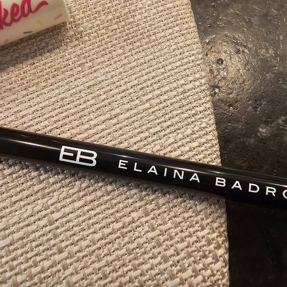 Lip Makeup Bundle: liquid lipsticks and lip pencil in nudes/reds - Picture 4 of 6